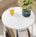 Biały stoliczek do salonu z gazetnikiem, 45 cm
