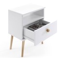 Stolik nocny BOHO z szufladą na wysokich drewnianych nogach biały